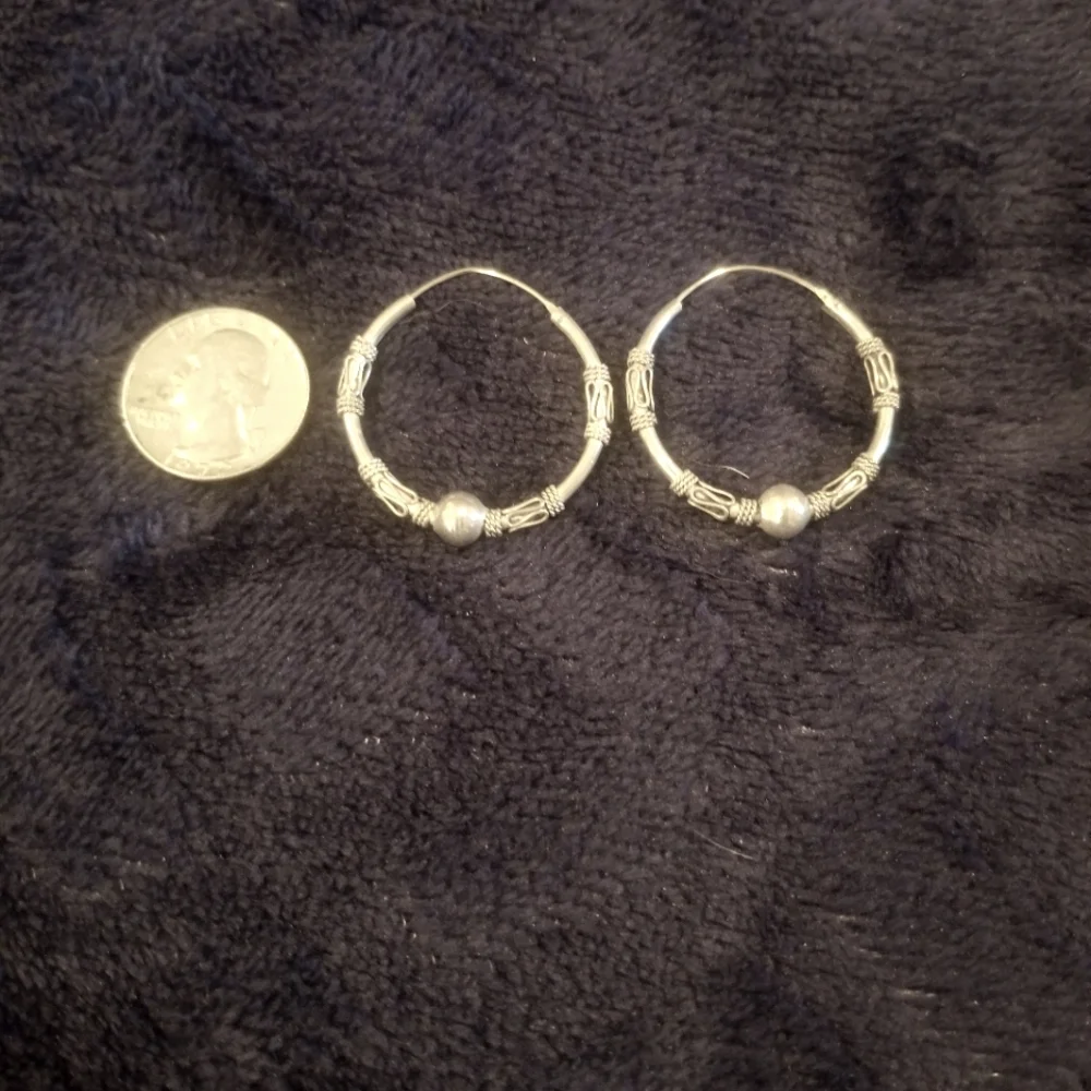 Sold🌺🌺🌺Silver Hoops - Picture 2 of 3